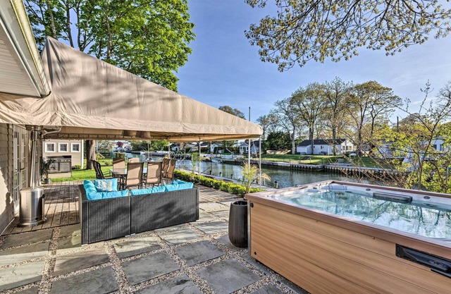 Luxury Hamptons Home on Canal w/Dock & Kayaks!