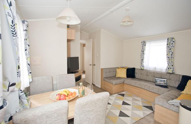 Luxury holiday retreat set within Oakdene Forest - Park activities pass included free!