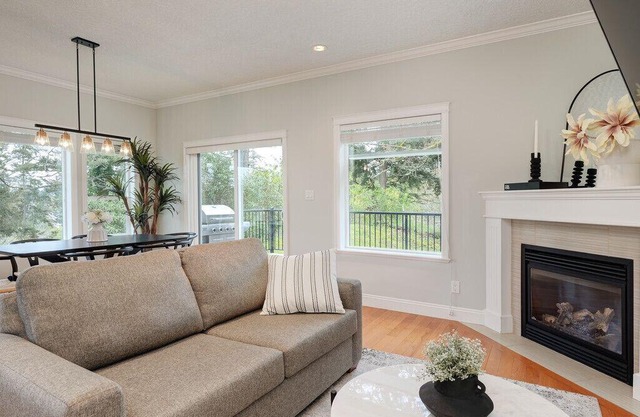 Luxury Home 15 Minutes To Downtown Victoria