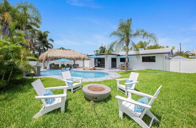 Luxury Home, Guest Suite, Heated Pool, Tiki, Grill