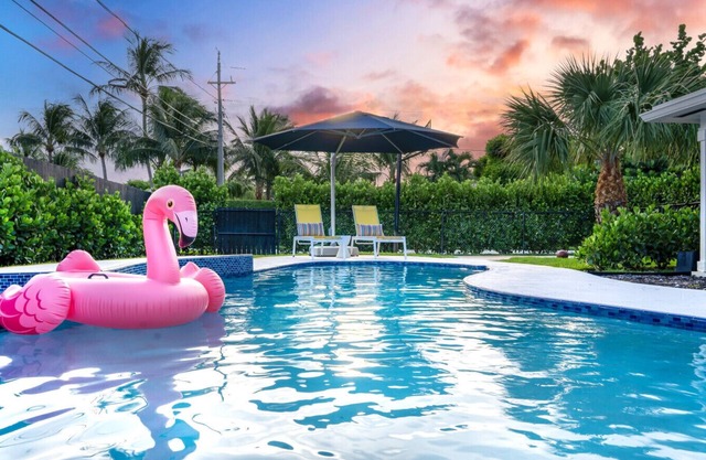 Luxury Home, Heated Salt Pool, Basketball Hoop, Fire Pit