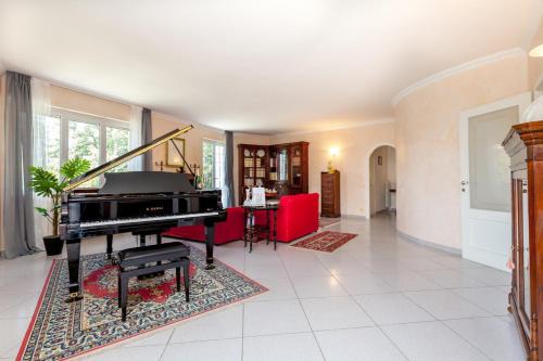 LUXURY HOME-NEAR THE SEA Garden
