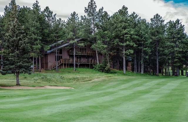 Luxury Home on the Golf Course, just minutes from ski slope