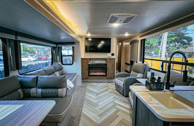 Luxury Home on Wheels Wynwood’s Unique Stay
