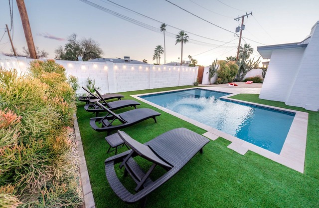 Luxury Home on Windsor! Near Old Town Scottsdale. Pool and Games!