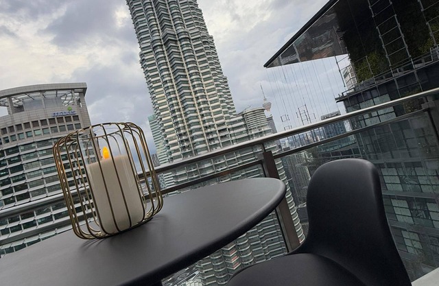 Luxury House KLCC View Romantic Candle Light Linked To KLCC Mall,Kuala Lumpur