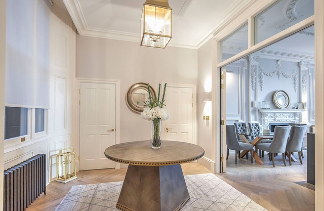 Luxury-Hyde Park-2 Bedrooms 2 Bathrooms - Quiet