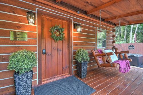 Luxury in the Smokey Mountains Pet Friendly with Hot Tub