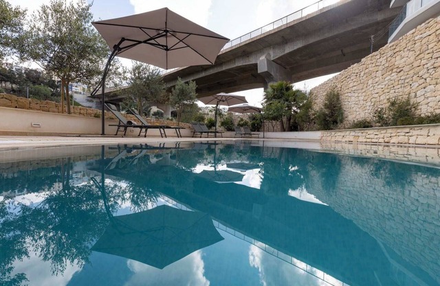 Luxury maisonette with Shared Pool, St Julians