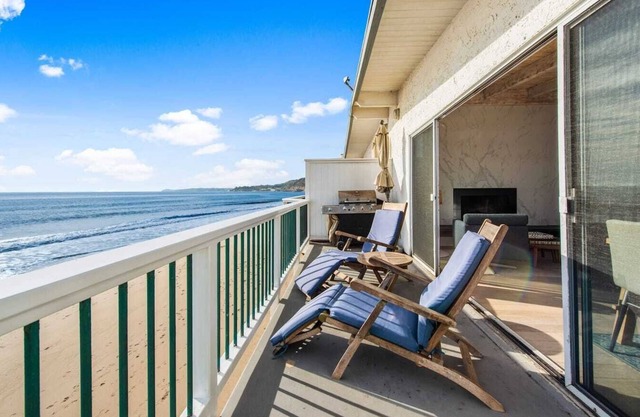 Luxury Malibu Road Oceanfront Townhouse PRIVATE BEACH