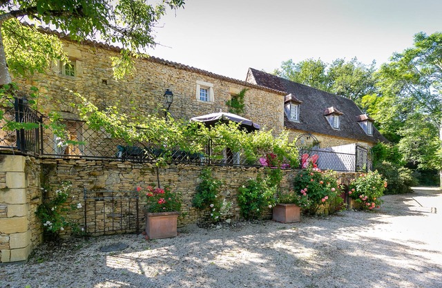 Luxury Manor House 152m2 with amazing terrace & large luxurious pool 14.5m x 6m