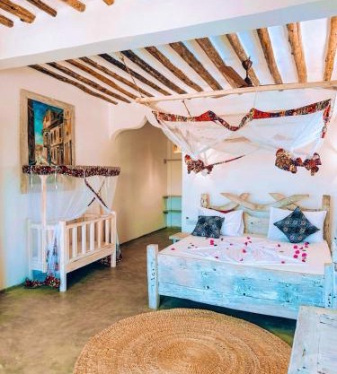 Luxury Mnemba Villa with Private Pool 100m to Beach