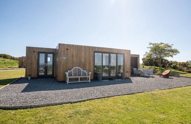 Luxury Modern Container Cabin With Hot Tub