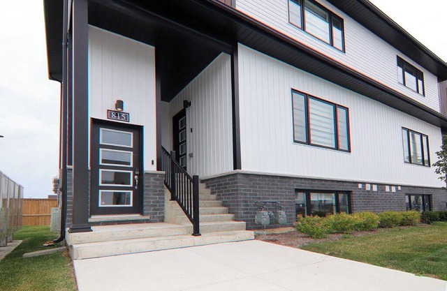Luxury Modern Townhouse Six Minutes to the Falls