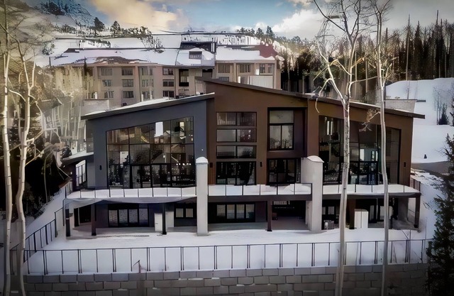 Luxury Mountain Escape- Ski-in/Ski-out 6BR/5.5 Bath, Hot Tub, Sauna & Fireplace