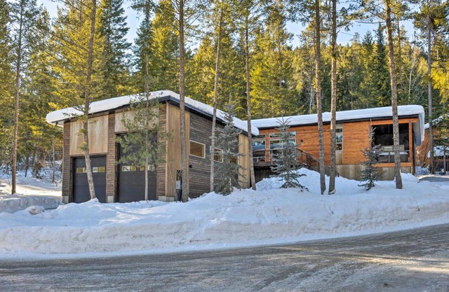 Luxury Mountainside Chalet with Stunning Views