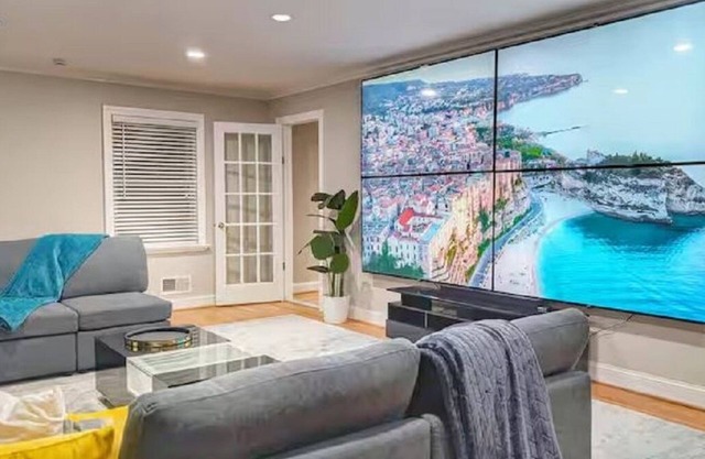Luxury Movie Theater Home 10 mins to Washington DC