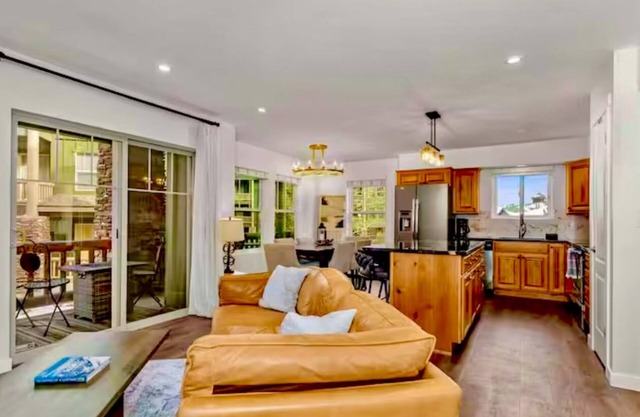 Luxury newly remodeled condo across Jordanelle Gondola Deer Valley East