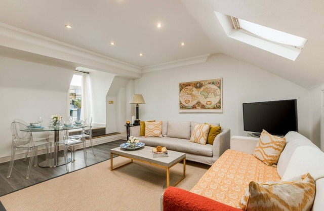 Luxury Notting Hill 3 bedroom, 2 Bathroom Duplex Apartment