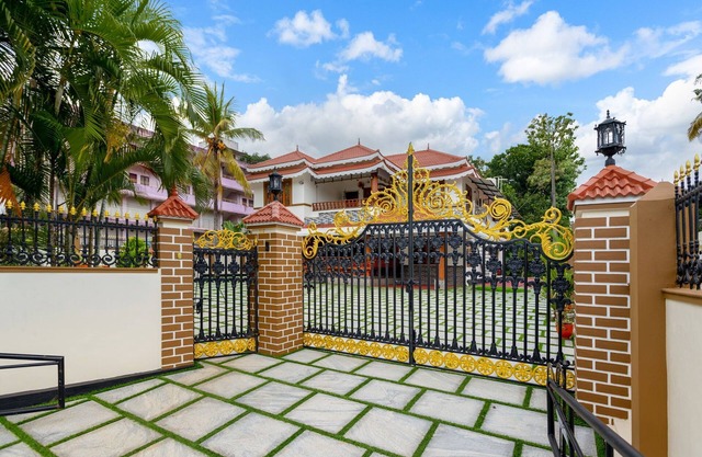 Luxury Oasis 3BR AC Villa- Garden & Balcony Lounge