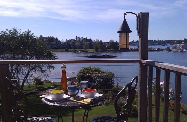 LUXURY OCEAN FRONT BOOTHBAY HARBOR HOME- 3 BED, 2 BATH, SLEEPS 10- PETS OK