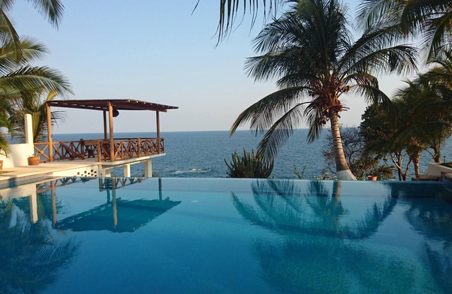 Luxury Oceanfront Home – Huge Infinity Pool