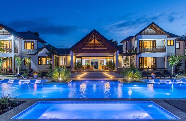 Luxury Oceanfront Villa in Jamaica Private Pool, Stunning Views & Beach Access