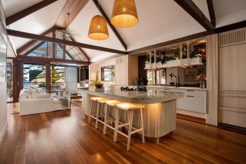 Luxury On The Bay - 2 x 3 Bedroom Apartments