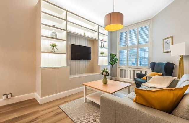 Luxury One Bedroom Chelsea Apartment