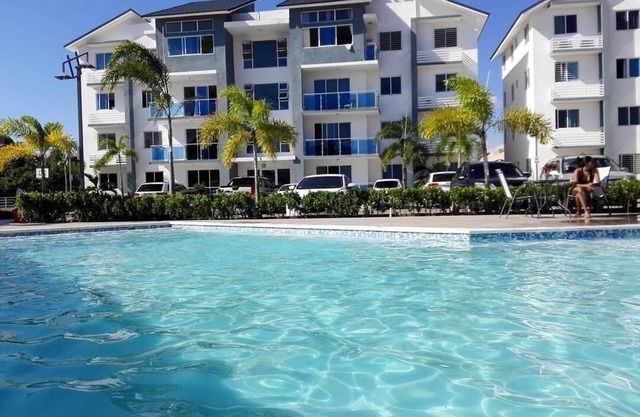 Luxury penthouse; 3 hab. pool, AC, wifi, cable, Netflix, terraza. 58 amenidades.