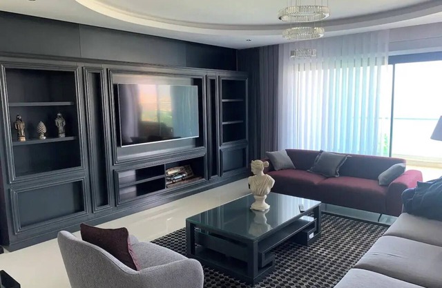 Luxury penthouse with amazing sea view first rownn