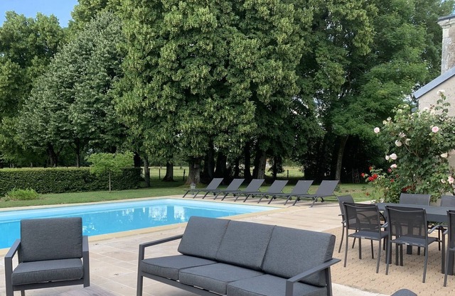 Luxury pool property Tours and Loire Castles