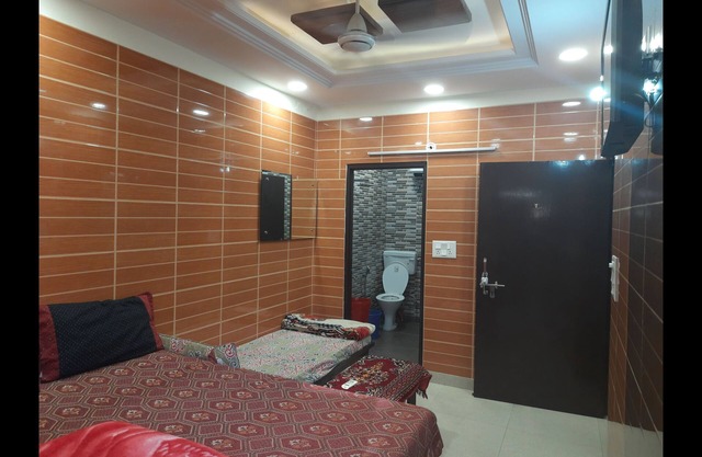 Luxury private flat In Lajpat Nagar with attached kitchen kitchen 92,121,74700