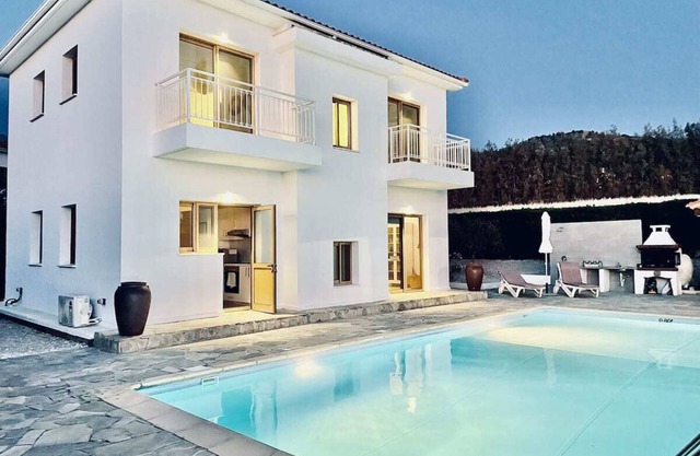 Luxury, private, full sea view villa with large pool close to the beach