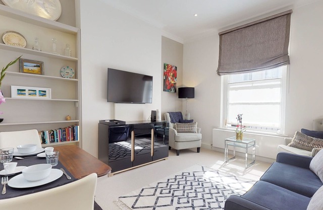 Luxury, Regency Style Apartment in Westminster
