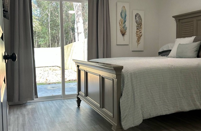 LUXURY RENOVATED TOWNHOUSE CLOSE I-10