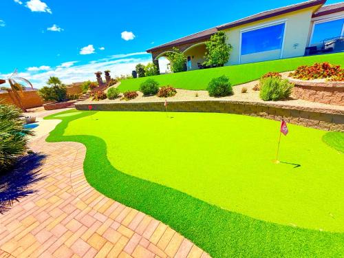 Luxury Resort 1 ACRE City Views, mountains Golf course Pool