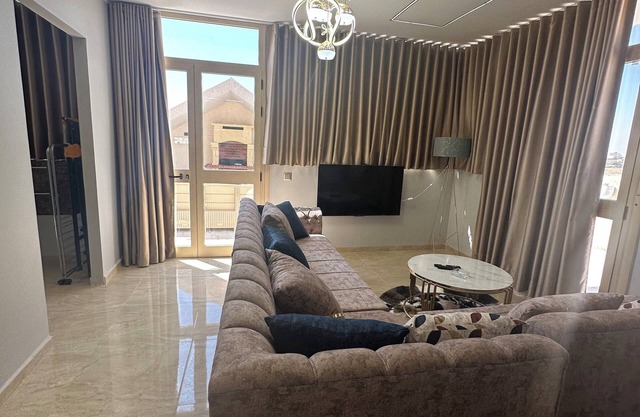 Luxury Rooftop WiFi, AC, BBQ