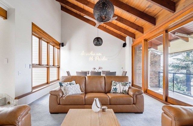 Luxury Self-Contained House - Rainbow Bay, Snapper Rocks