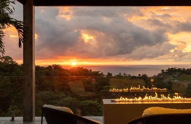 Luxury+Sleeps 14+Pool+Rooftop Patio+Funky