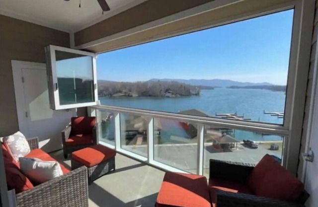 Luxury Smith Mountain Lake Vacation Home
