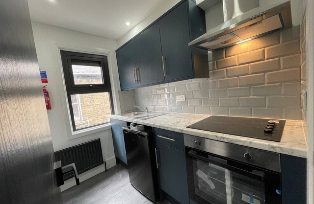 Luxury Studio In Guest House | Vibrant London