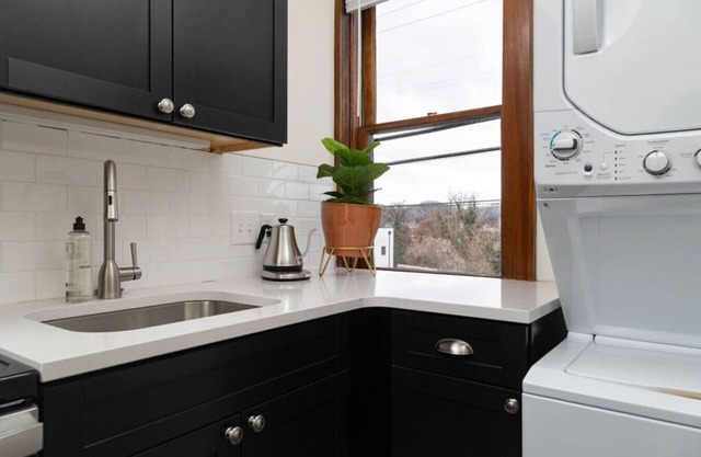 Luxury Studio Loft Near Downtown