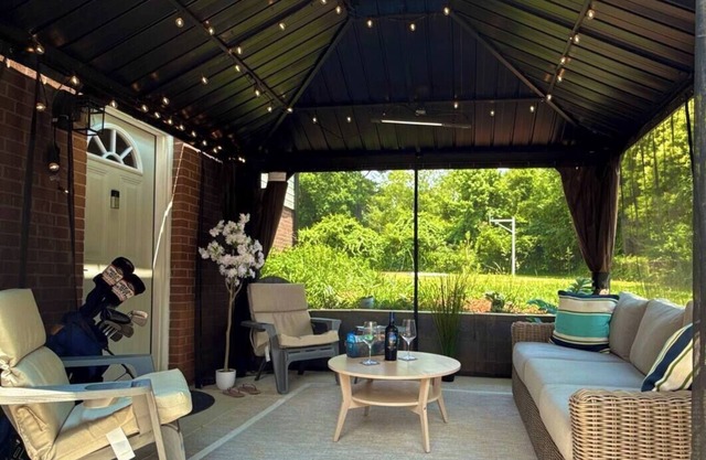 Luxury Suite, patio, Gazebo, hammock, sauna, fence