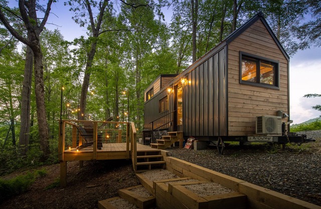 Luxury Tiny Home in Deep Gap with Hot Tub and Fireplace