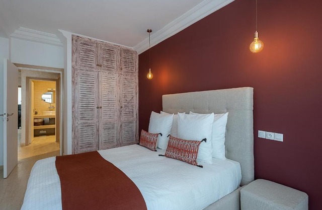Luxury two bedrooms apartment - Best Location