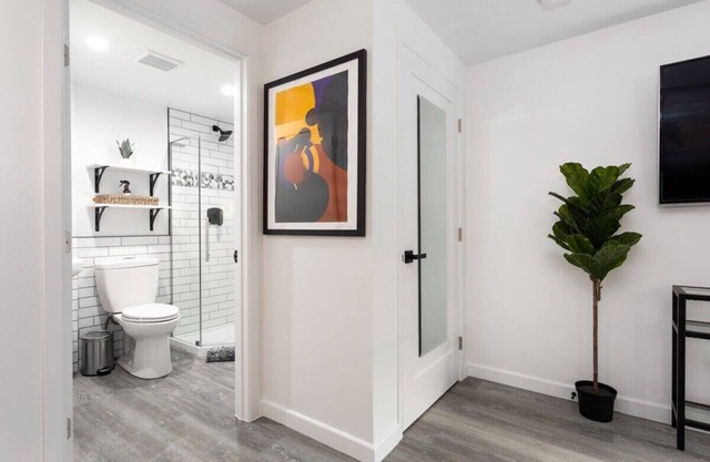 Luxury Studio 15 Mins to Beaches & LAX