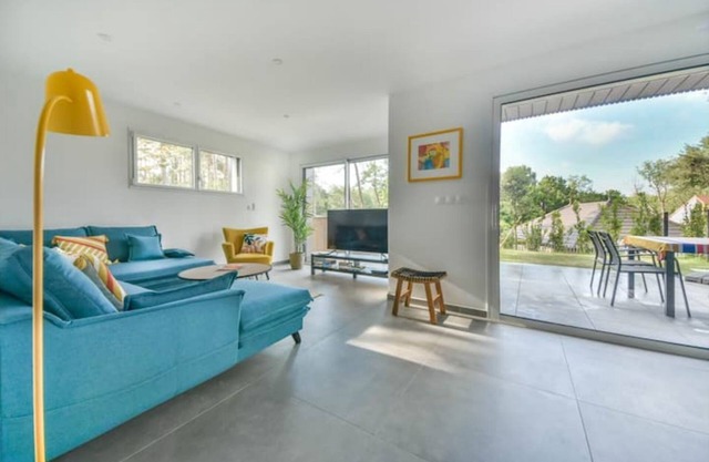 Luxury villa "les Hauts Pins" for 10 p - Pine forest view - 4 bedrooms - 2 bathrooms