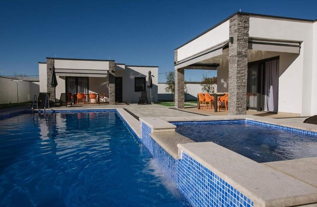 Luxury Villa Blue Sky with Pool & Jacuzzi
