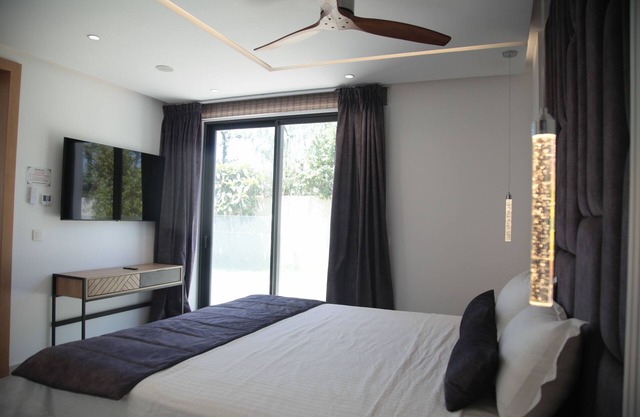 Luxury villa in Marrakech with WiFi, AC, jacuzzi & heated swimming pool
